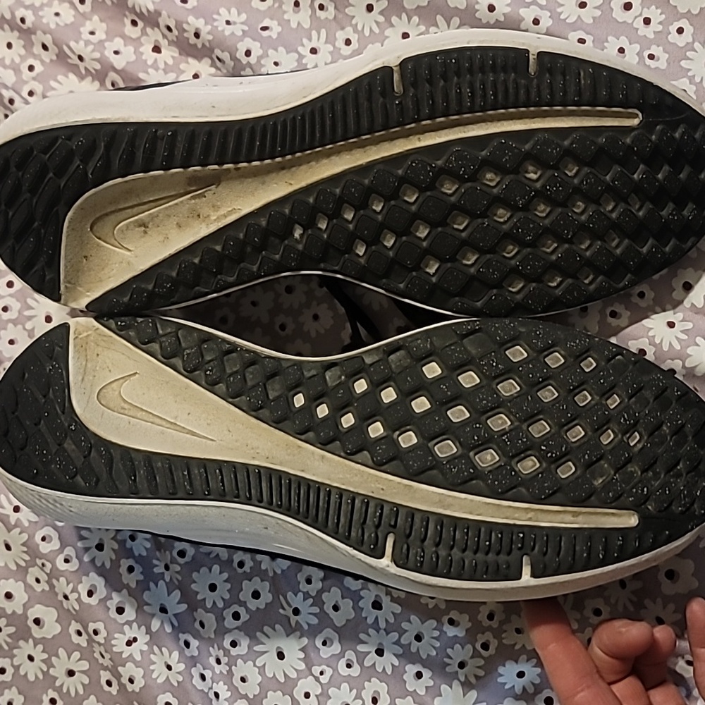 Nike Men's Winflo 10 Black Size 11.5 - Picture 8 of 9